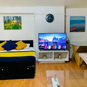 london-stratford-4-bedrooms-apartment.cambridgehotelsuk.com/